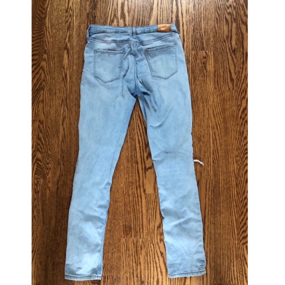 ✨H&M Ripped Jeans✨ - Picture 2 of 3